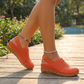 Sandalias de cuña con talón abierto y perforaciones para mujerY