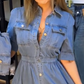 Vestido vaquero azul de corte entallado con cuello y botones para mujer