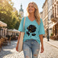 Camiseta de mujer de tallas grandes con estampado de rosas y cuello en V