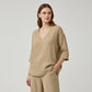 Blusa informal de mujer con cuello en V y mangas tres cuartos