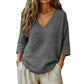Blusa informal de mujer con cuello en V y mangas tres cuartos