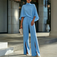 Conjunto de mujer compuesto por un top elegante con cuello alto tipo capa y pantalones de pierna ancha