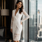 Vestido ajustado elegante para mujer con escote en V y mangas de encaje