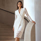 Vestido ajustado elegante para mujer con escote en V y mangas de encaje