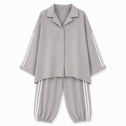 🔥 ¡50% DE DESCUENTO! ✨Conjunto de dos piezas para mujer – camisa oversize de botones y pantalón jogger con rayas laterales