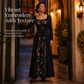 Vestido largo tipo corsé negro de manga larga con cuello cuadrado, cordones y panel de malla bordado de flores