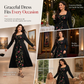 Vestido largo tipo corsé negro de manga larga con cuello cuadrado, cordones y panel de malla bordado de flores